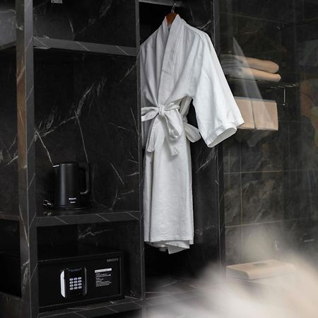 Madelise Amica Hotel And Travel Hanoï Extérieur photo