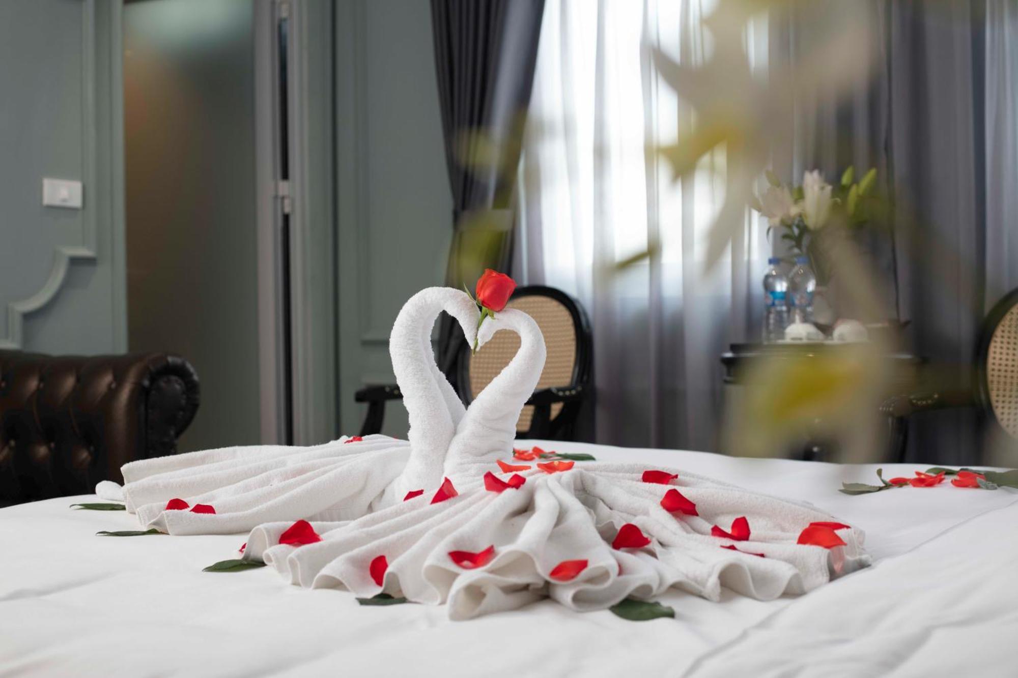 Madelise Amica Hotel And Travel Hanoï Extérieur photo
